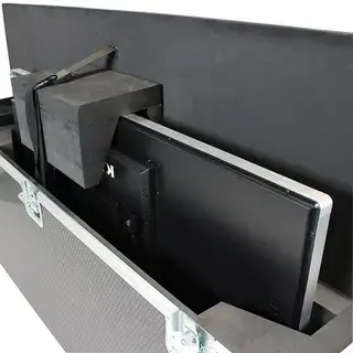 Flight case pour deux écrans TV 65"-75" mise en scene.webp